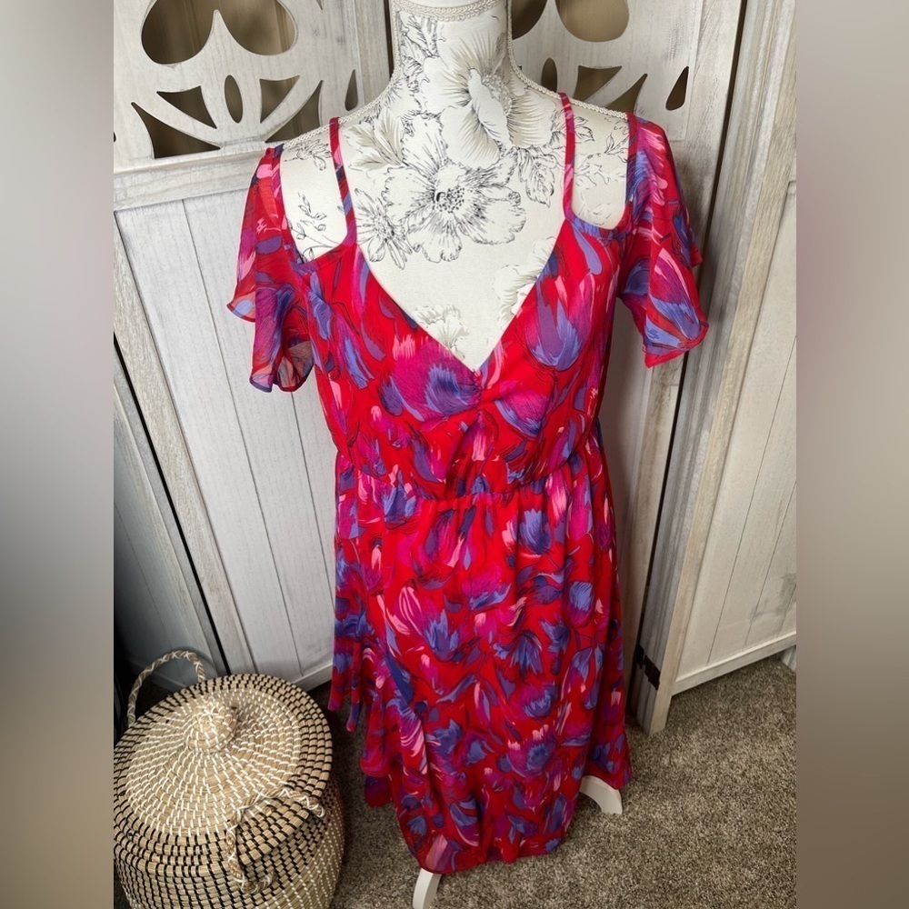 The Room Floral Flutter Sleeve Red With Ruffle Accent Size Medium
